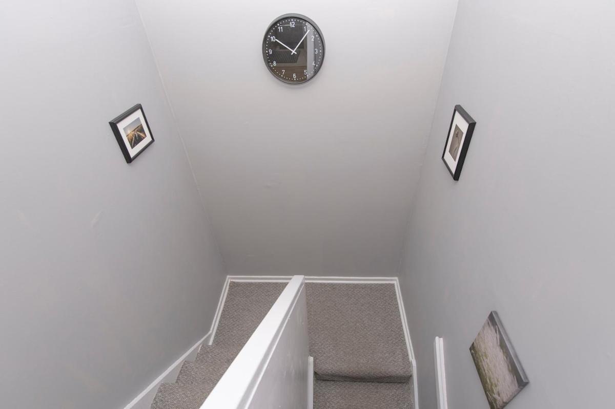 Apartment Lovely 2-bed 20 Mins To