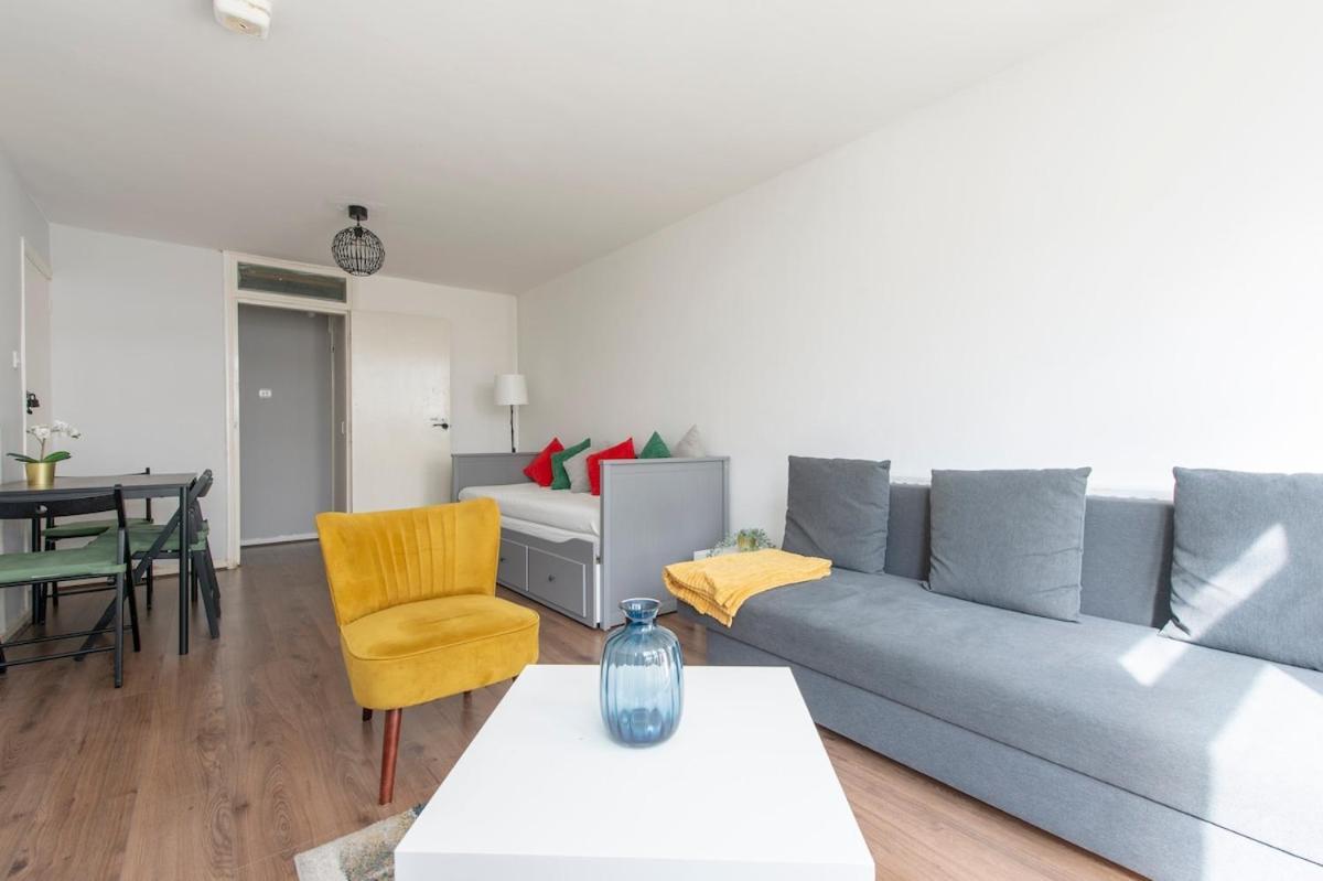 Apartment Lovely 2-bed 20 Mins To