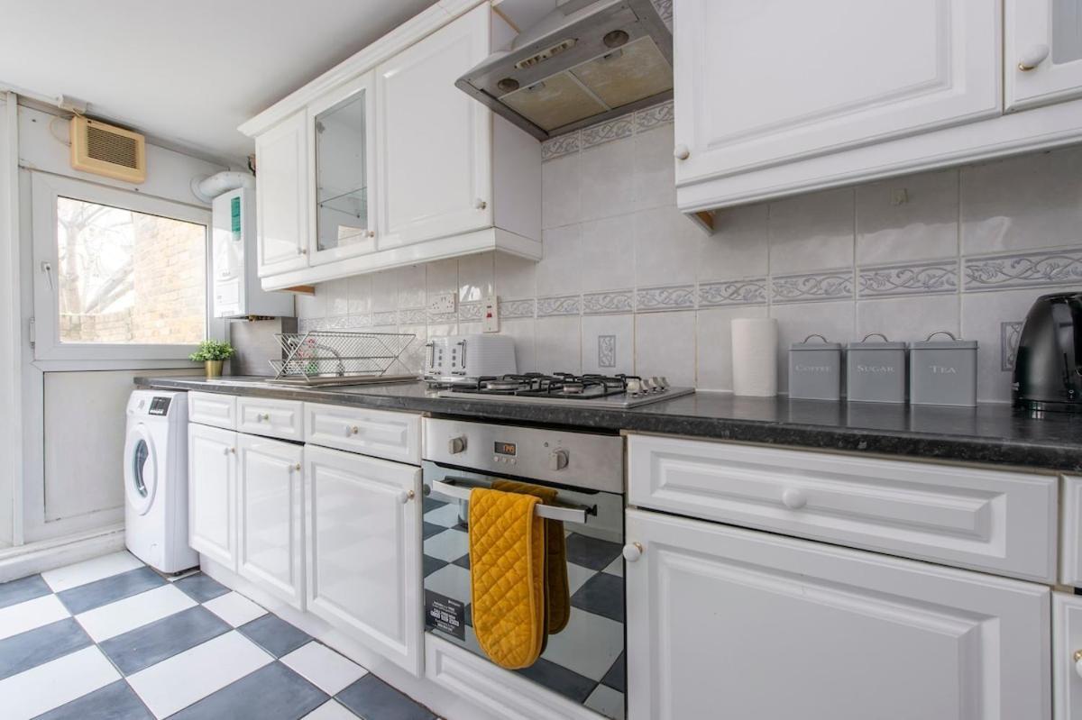 Apartment Lovely 2-bed 20 Mins To London