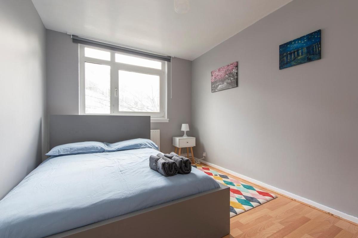 Lovely 2-bed 20 Mins To *