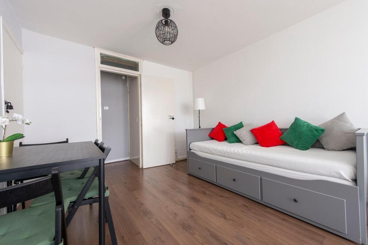 Lovely 2-bed 20 Mins To Apartment