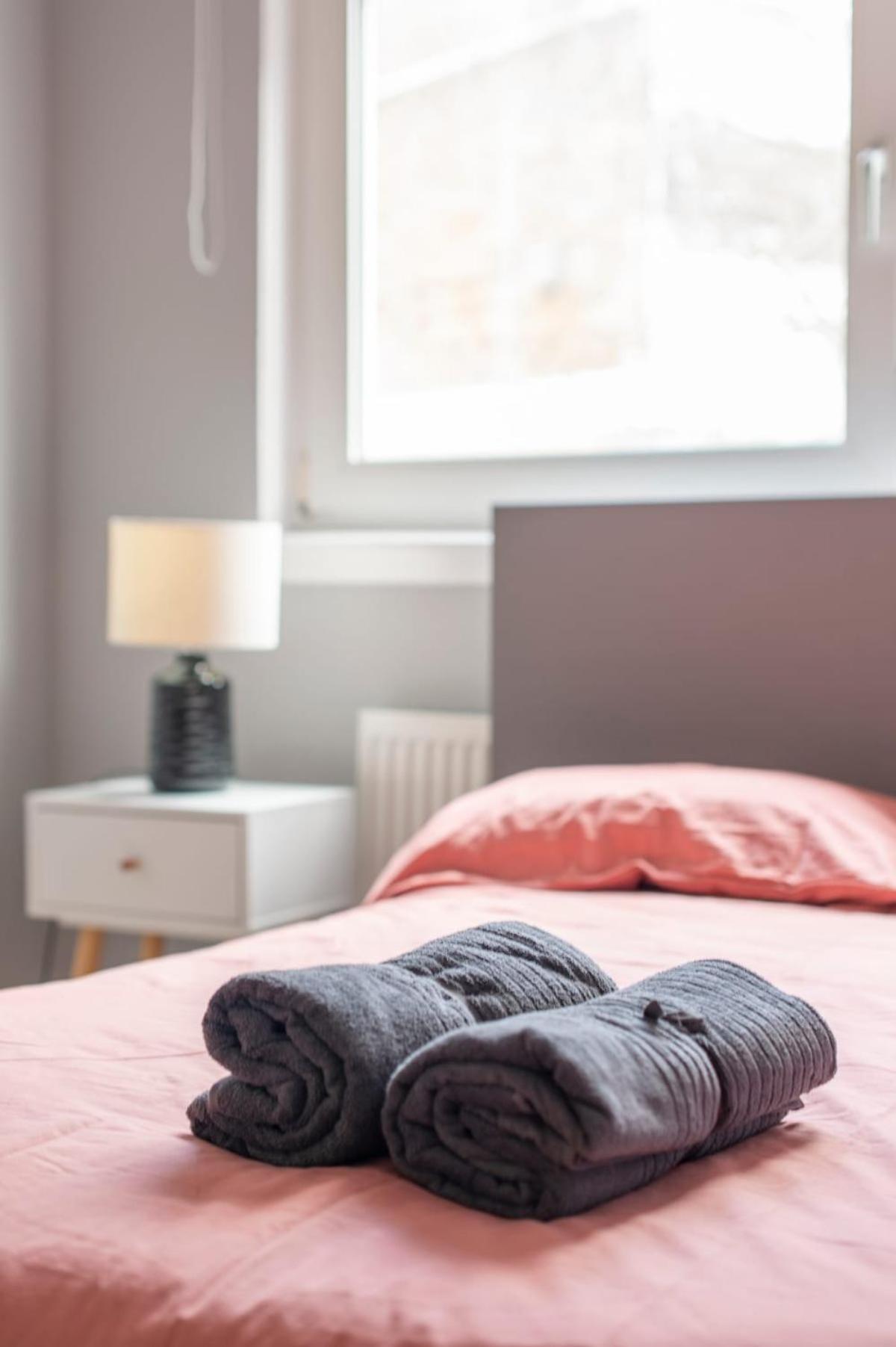 Lovely 2-bed 20 Mins To *