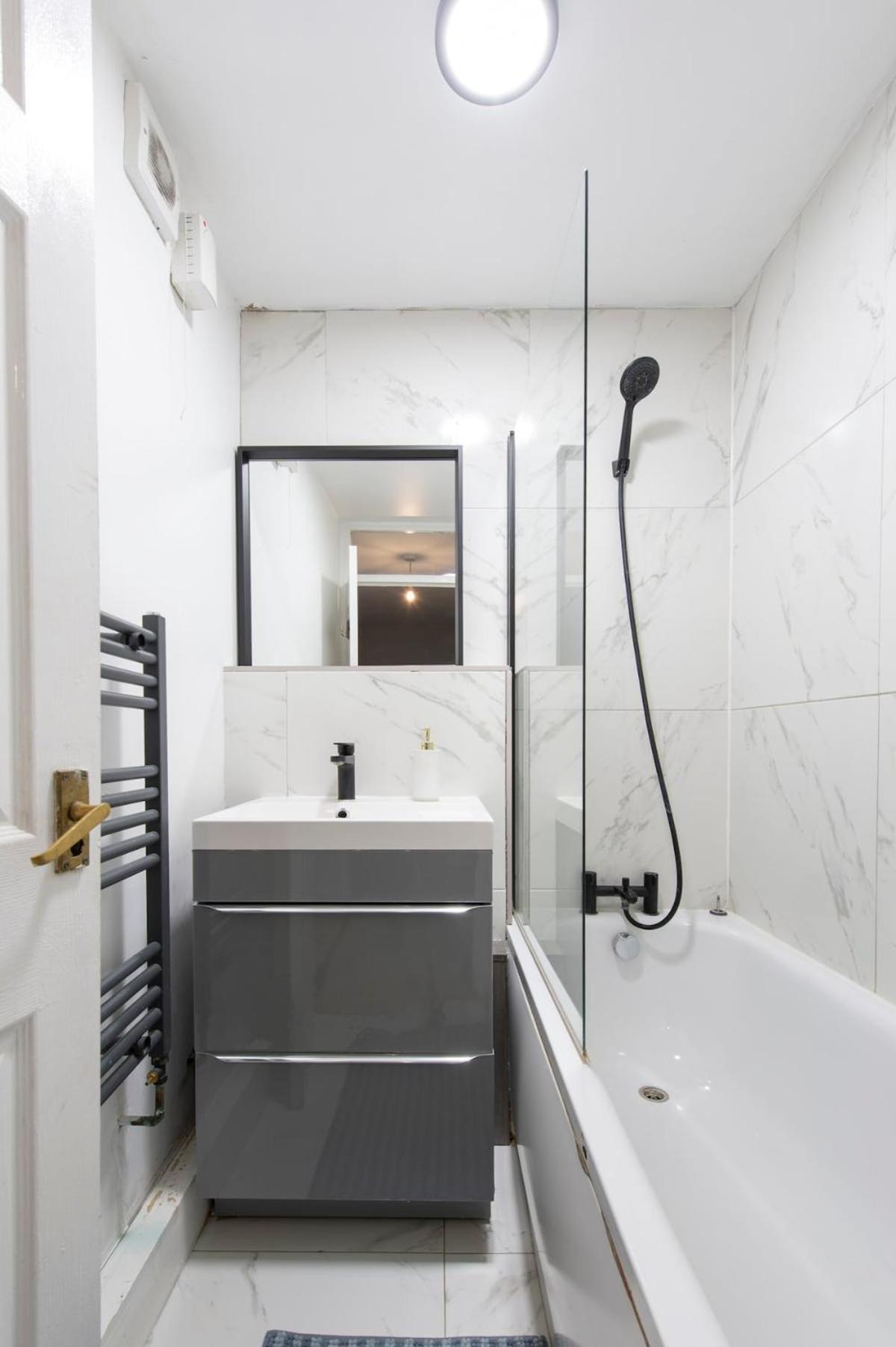 Lovely 2-bed 20 Mins To